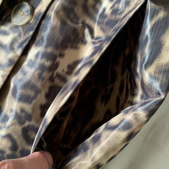 Hilary Radley roomy leopard print unlined belted raincoat buttoned cuffs EUC - Picture 4 of 9